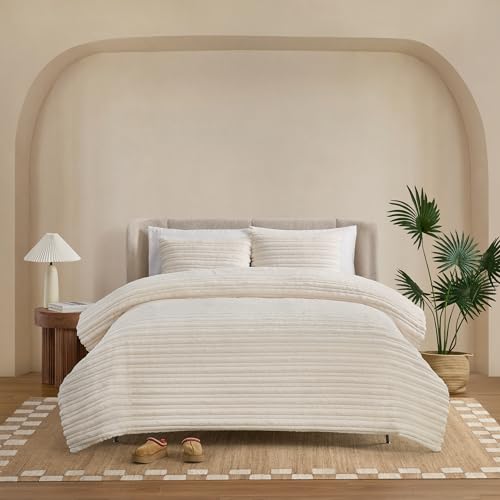 UGG Brinkley Full/Queen Comforter Set – Plush Faux Fur Bedding for Cozy Farmhouse & Boho Chic Decor, Hotel-Style Comforter Full/Queen Size with 2 Pillow Shams, Soft Bedding Set, Snow White