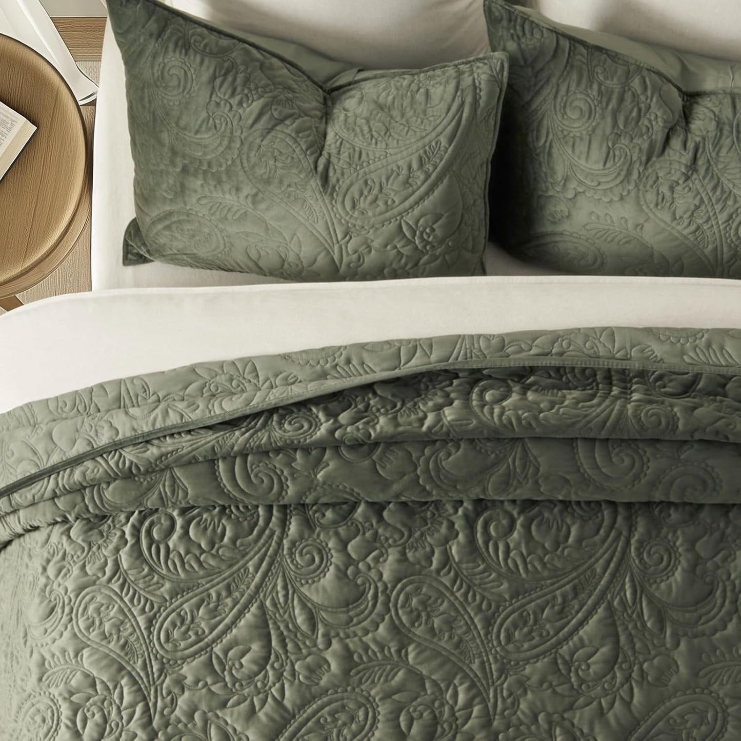EverGrace Luxury Velvet Quilt Set King Size 3 Piece, Soft Cross-Stitch Velvet Comforter Set with Pillow Shams, Lightweight Coverlet Bedspread Bedding Set for All Seasons, Light Taupe