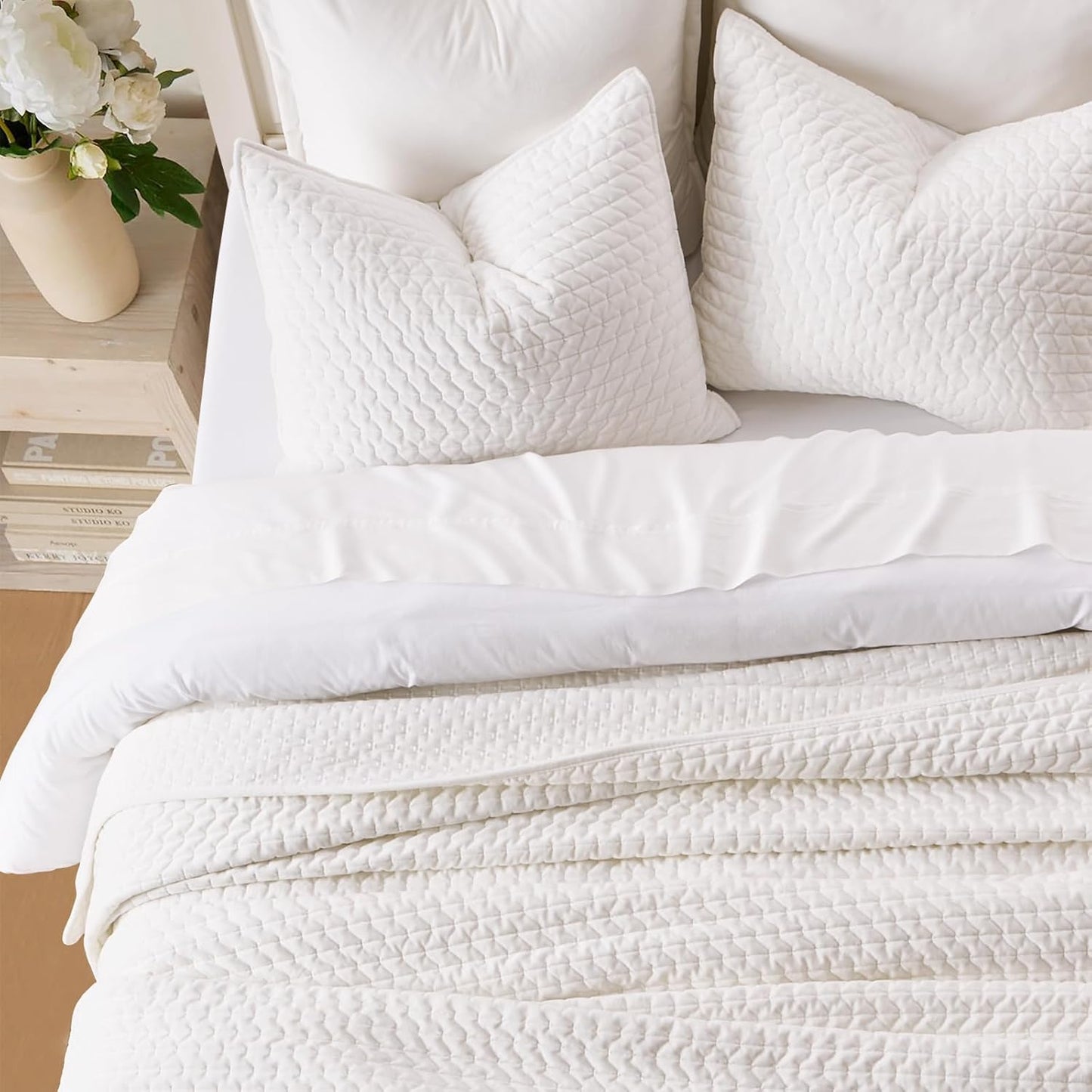 EverGrace Luxury Velvet Quilt Set King Size 3 Piece, Soft Cross-Stitch Velvet Comforter Set with Pillow Shams, Lightweight Coverlet Bedspread Bedding Set for All Seasons, Light Taupe