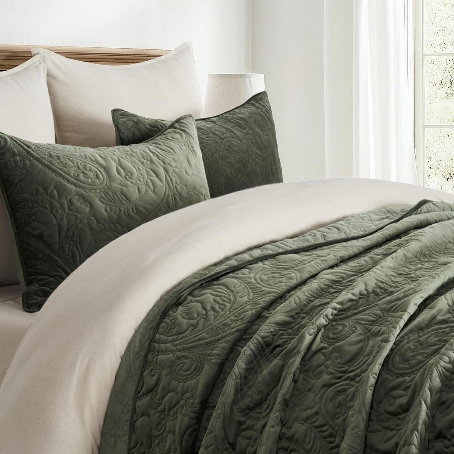 EverGrace Luxury Velvet Quilt Set King Size 3 Piece, Soft Cross-Stitch Velvet Comforter Set with Pillow Shams, Lightweight Coverlet Bedspread Bedding Set for All Seasons, Light Taupe