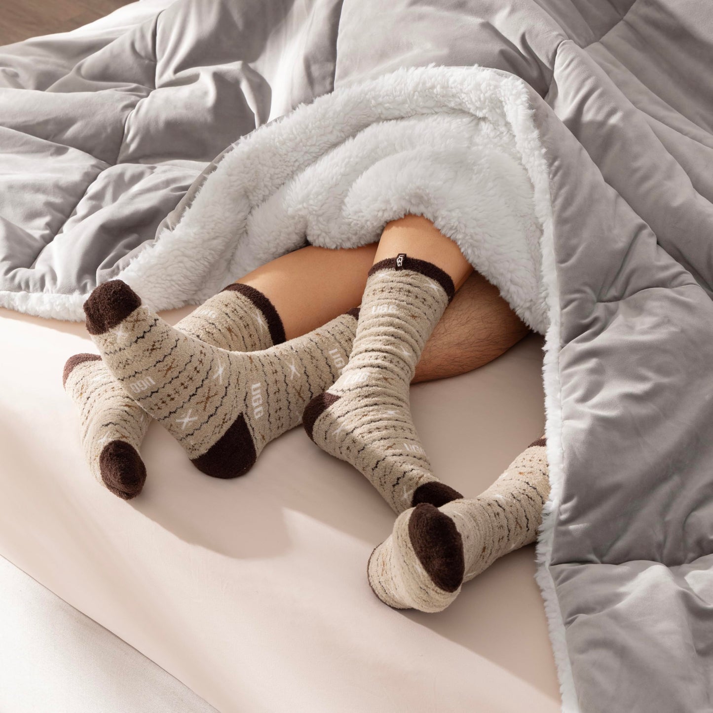 UGG Blissful Full/Queen Comforter Set with 2 Pillow Shams Reversible Comforter Plush Fluffy Warm Bed Set Premium Down Alternative Bedding for College Dorm Essentials, Full/Queen, Light Brown Fawn