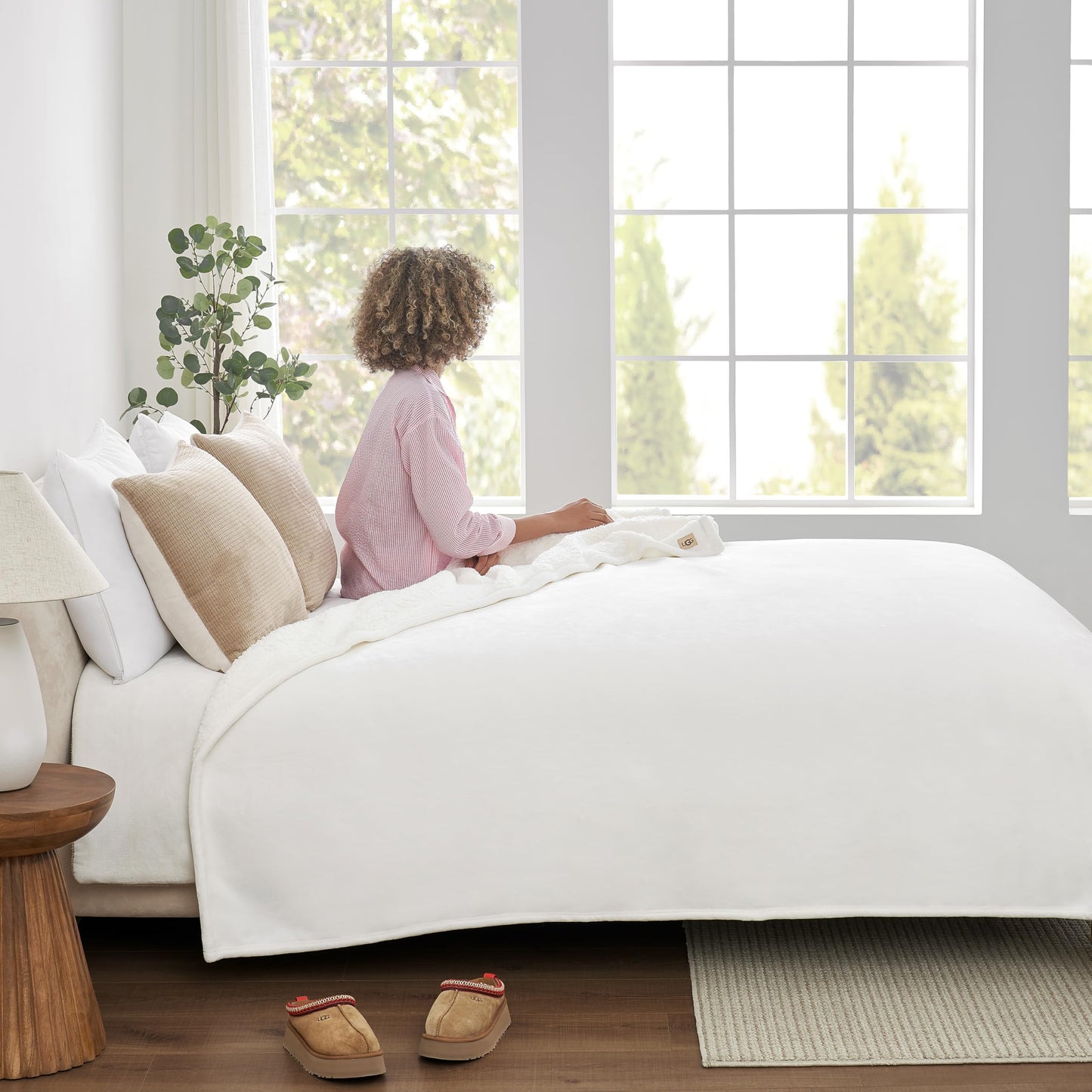 UGG Nita King/California King Blanket Fleece Fluffy Reversible Soft Fuzzy Bedding Cozy Plush Warm Oversized Blanket Machine Washable Bedroom Decor for Big Couch Bed, 110-inch x 90-inch, White Snow