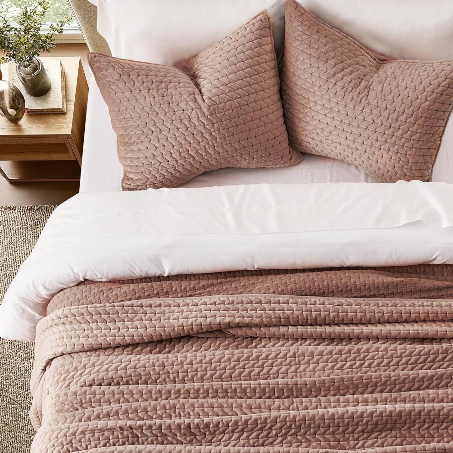 EverGrace Luxury Velvet Quilt Set King Size 3 Piece, Soft Cross-Stitch Velvet Comforter Set with Pillow Shams, Lightweight Coverlet Bedspread Bedding Set for All Seasons, Light Taupe