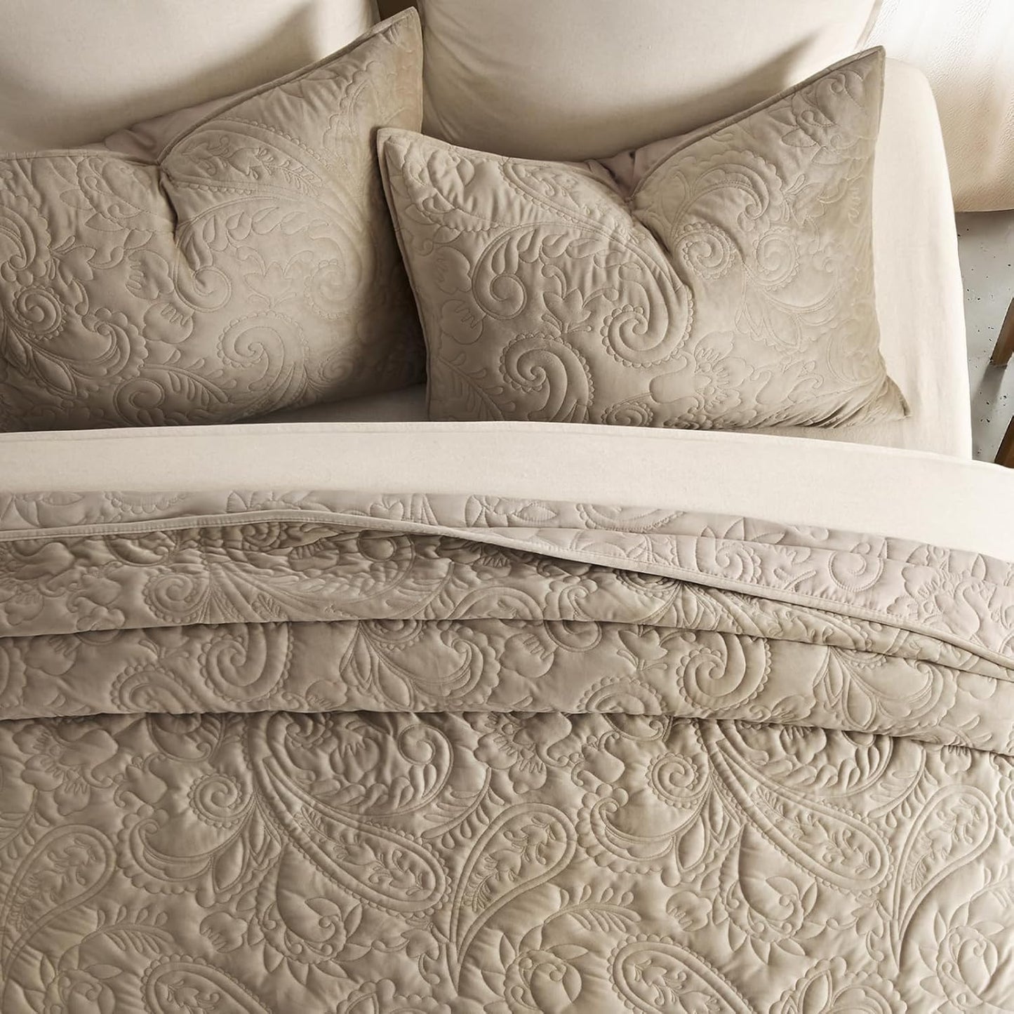 EverGrace Luxury Velvet Quilt Set King Size 3 Piece, Soft Cross-Stitch Velvet Comforter Set with Pillow Shams, Lightweight Coverlet Bedspread Bedding Set for All Seasons, Light Taupe
