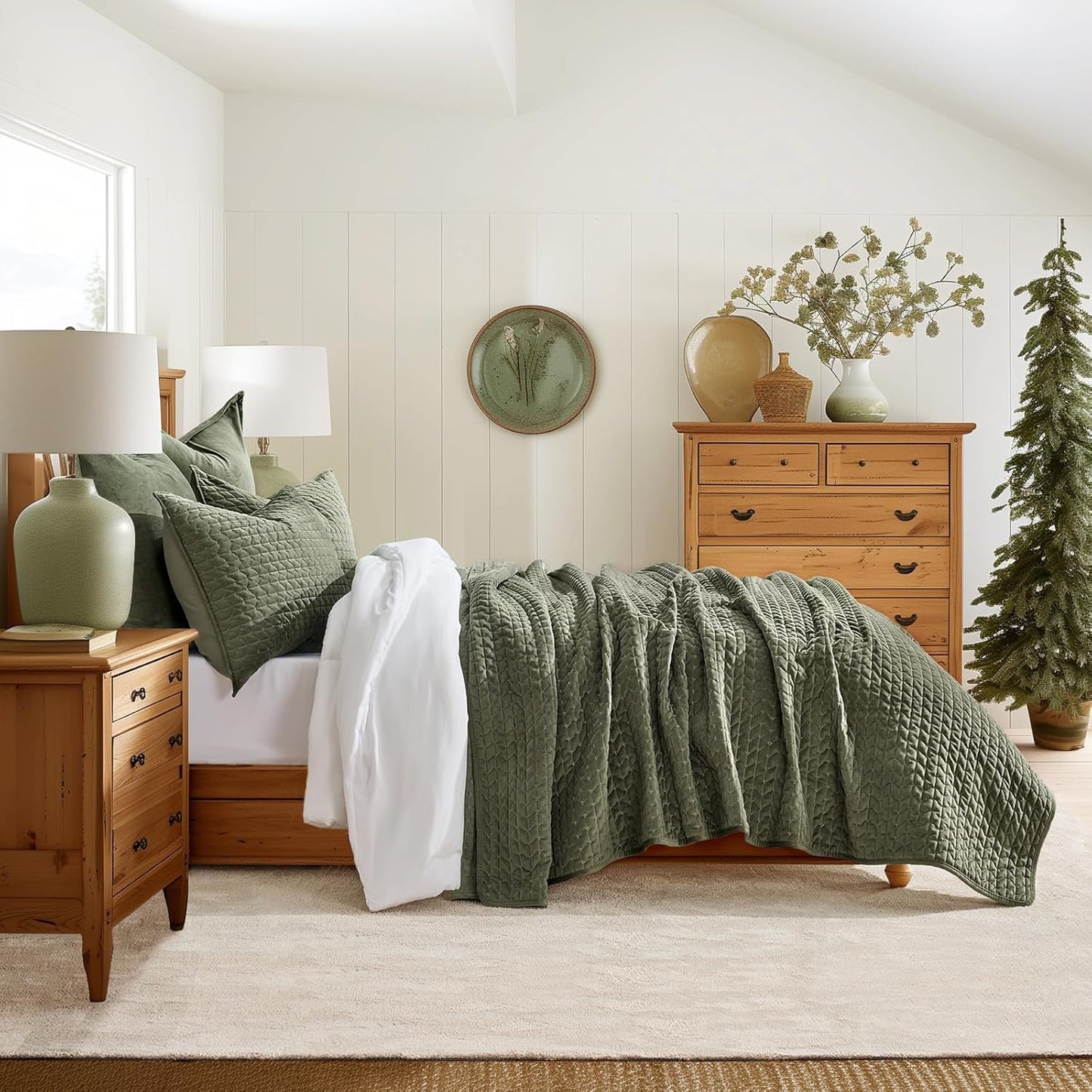 EverGrace Luxury Velvet Quilt Set King Size 3 Piece, Soft Cross-Stitch Velvet Comforter Set with Pillow Shams, Lightweight Coverlet Bedspread Bedding Set for All Seasons, Light Taupe