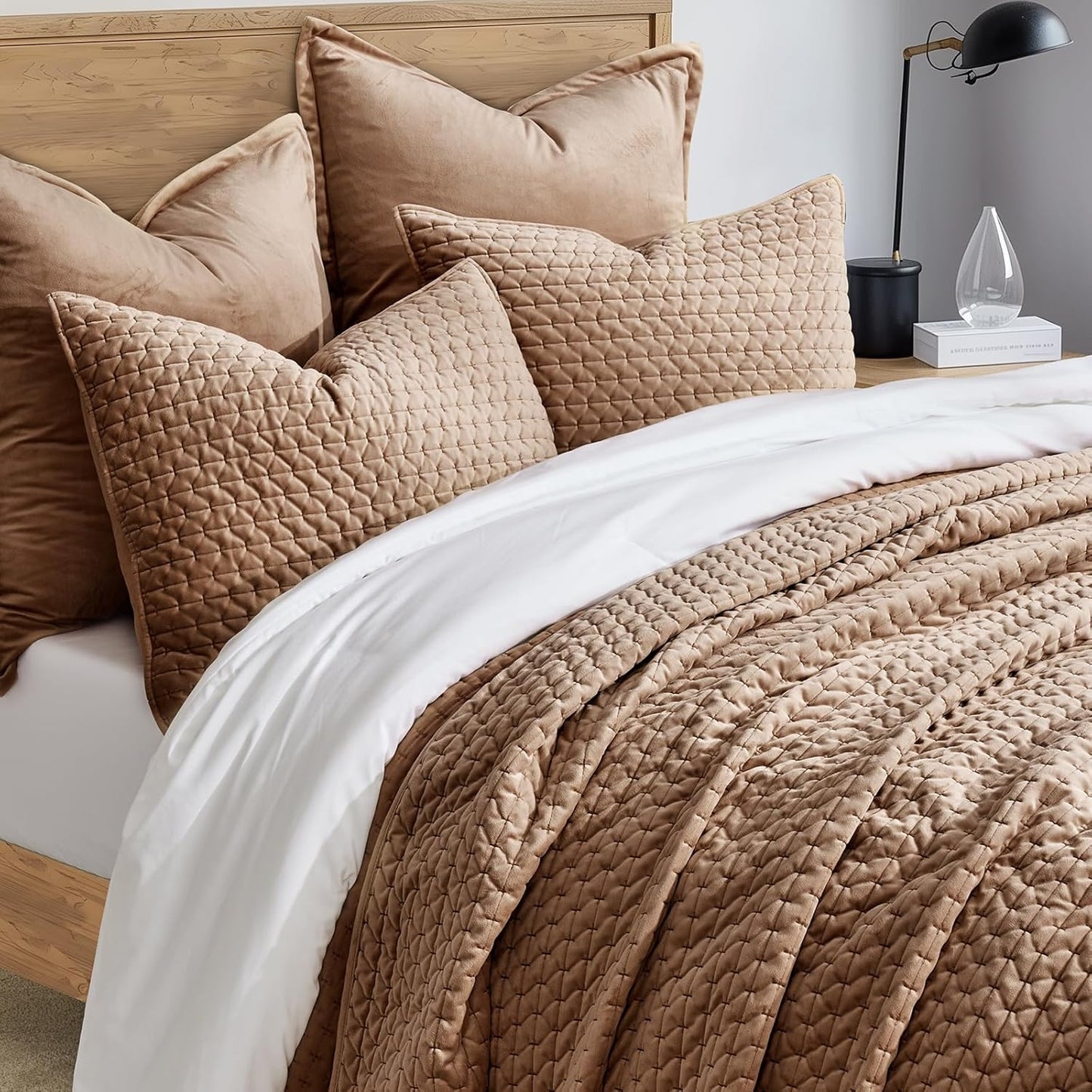 EverGrace Luxury Velvet Quilt Set King Size 3 Piece, Soft Cross-Stitch Velvet Comforter Set with Pillow Shams, Lightweight Coverlet Bedspread Bedding Set for All Seasons, Light Taupe