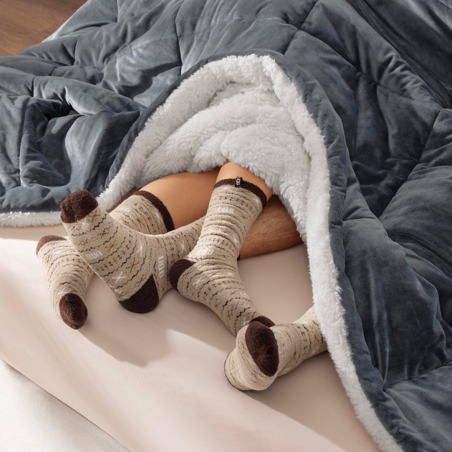 UGG Blissful Full/Queen Comforter Set with 2 Pillow Shams Reversible Comforter Plush Fluffy Warm Bed Set Premium Down Alternative Bedding for College Dorm Essentials, Full/Queen, Light Brown Fawn