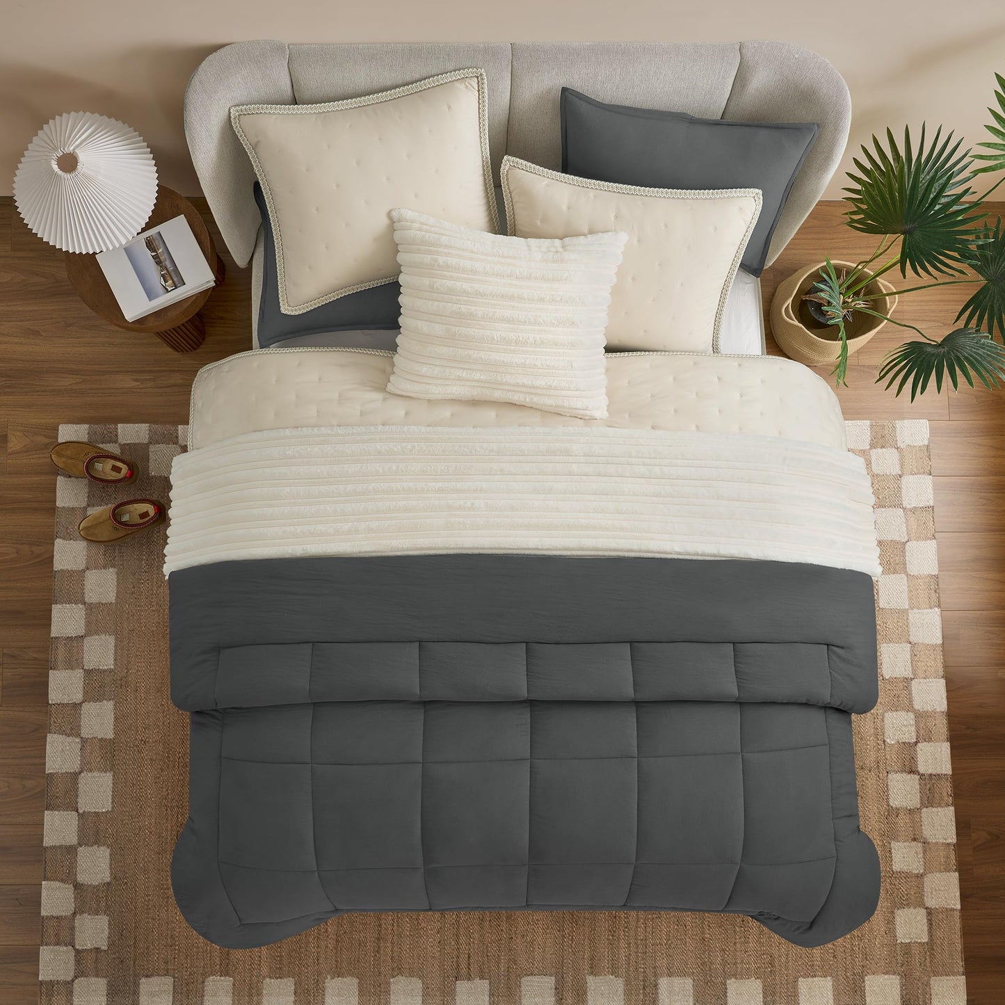 UGG Brinkley Full/Queen Comforter Set – Plush Faux Fur Bedding for Cozy Farmhouse & Boho Chic Decor, Hotel-Style Comforter Full/Queen Size with 2 Pillow Shams, Soft Bedding Set, Snow White