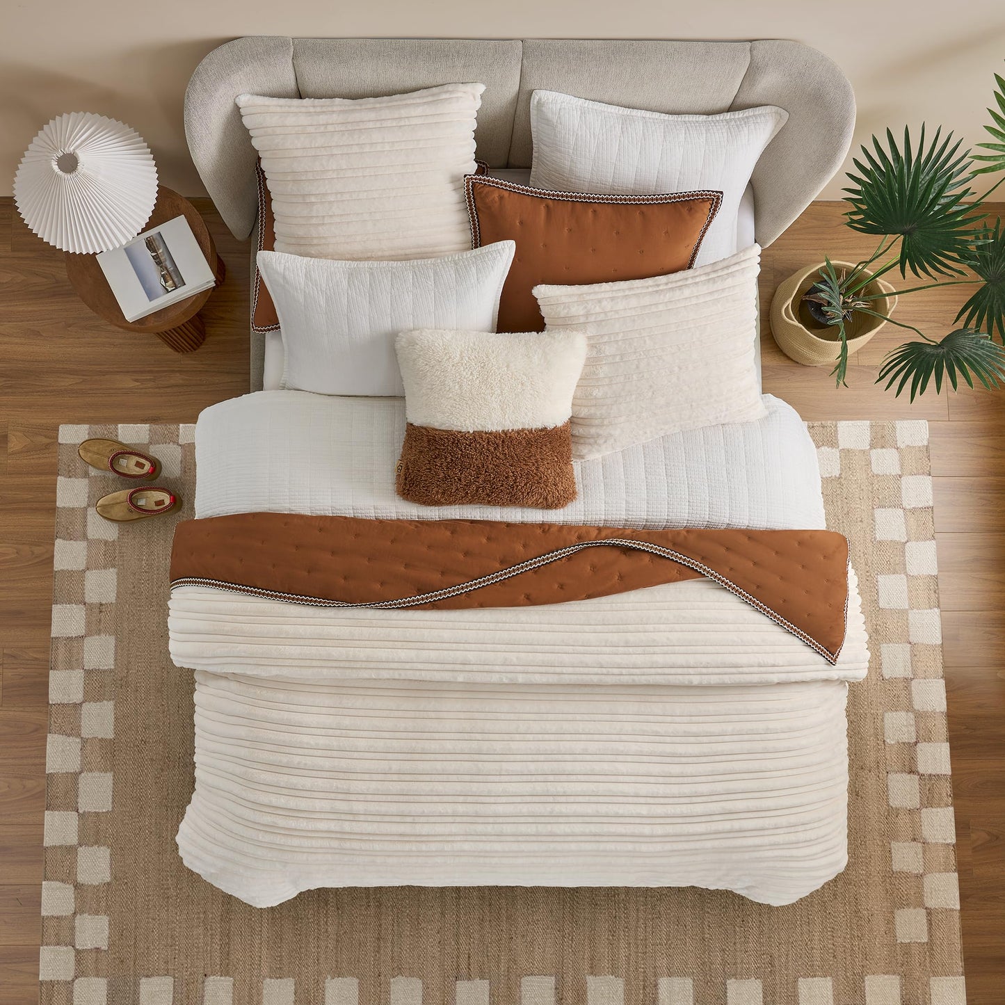 UGG Brinkley Full/Queen Comforter Set – Plush Faux Fur Bedding for Cozy Farmhouse & Boho Chic Decor, Hotel-Style Comforter Full/Queen Size with 2 Pillow Shams, Soft Bedding Set, Snow White